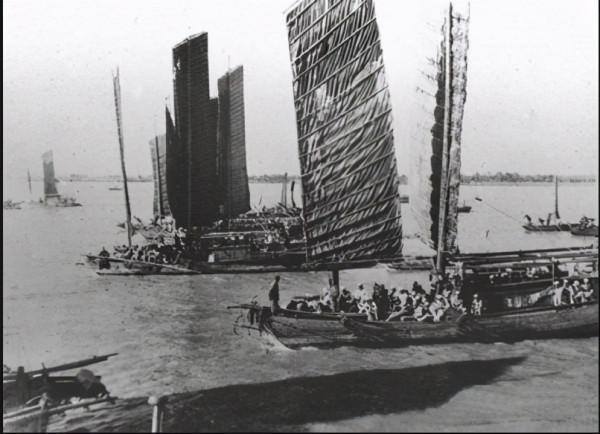 80年，金日成來中國訪問，向鄧小平打聽一人下落：我們都很牽掛他