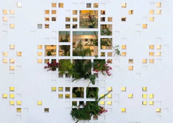 花3億在岩石中&quot;鑿&quot;出一個酒店，表面普通，內部卻大有乾坤