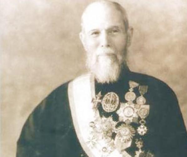 嫁給首富一直無子，麥秀英勸說表妹當妾，表妹連生10子成平妻