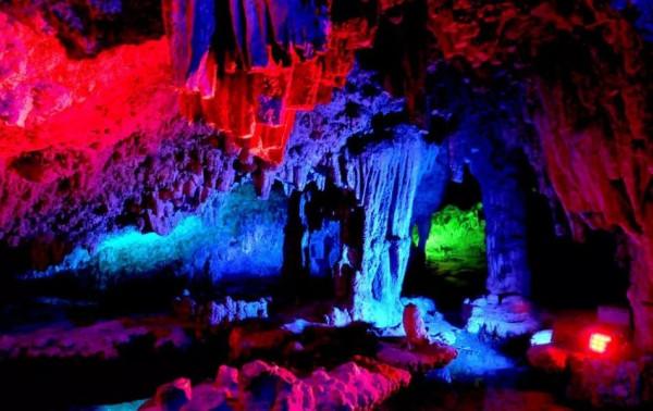 北國奇觀,西北一絕!光怪陸離的地下億年景象,險峻秀美的古道嶺 北國奇觀,西北一絕!光怪陸離的地下億年景象,險峻秀美的古道嶺