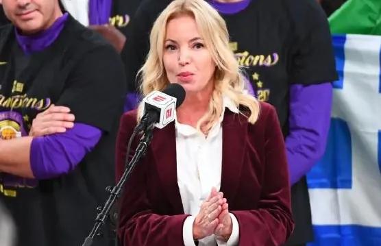 相比拉科布的“壕”，蔡崇信的“莽”，珍妮-巴斯無疑更勤儉持家