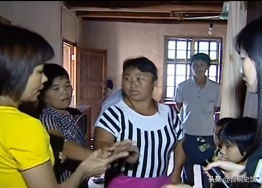 湖南養女高考金榜題名，卻與富豪爸爸相認，貧窮養父忍痛讓其抉擇