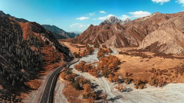 一年只開5個月！新疆最美公路通車在即，一天四季，濃縮震撼之美