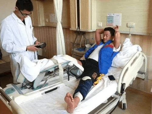 吳京憑藉《戰狼2》大火後，李連杰卻跟他說：以後夾著尾巴做人吧