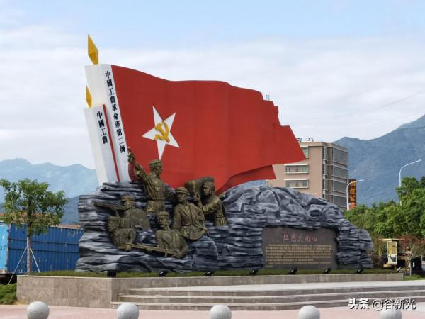 八一烽火耀南穹 赤色崢嶸有詩篇 八一烽火耀南穹 赤色崢嶸有詩篇