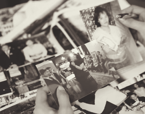 因面板黝黑被父母丟棄，4歲被泰國王室收養，後被親王囚禁於床笫