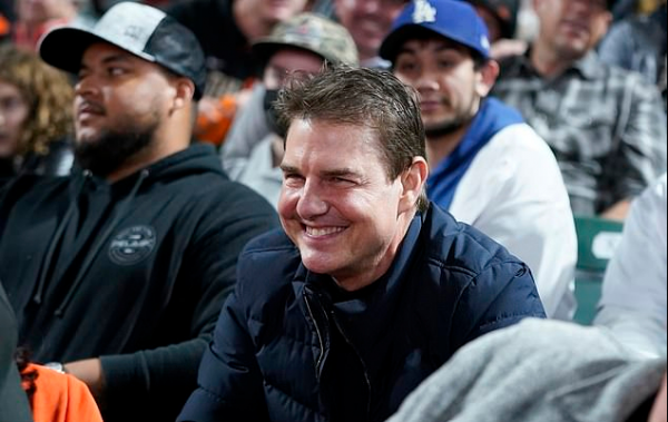 阿湯哥罕見亮相引熱議！發胖太多差點沒認出，15歲女兒小蘇瑞超美