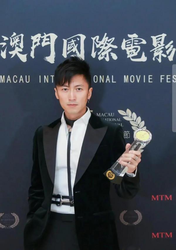 謝霆鋒抽空拿了個影帝 謝霆鋒抽空拿了個影帝