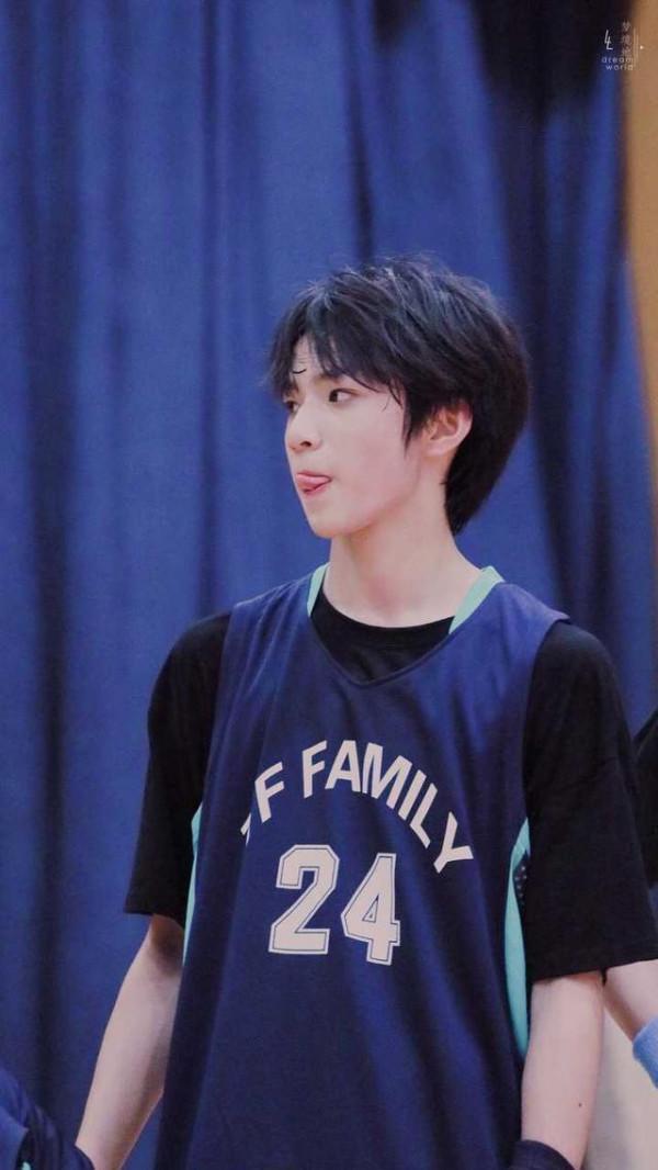 劉耀文現身重點高中上課,被網友舉報走後門,官方:未錄取 劉耀文現身重點高中上課,被網友舉報走後門,官方:未錄取