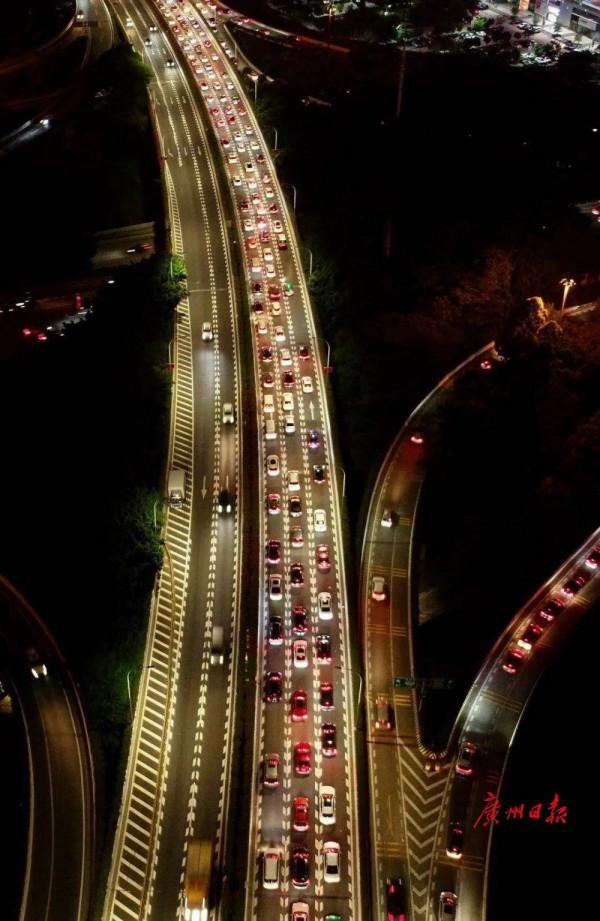 這個國慶誰最火？北京、上海、成都上榜！這個地方“最美人牆”也上線了