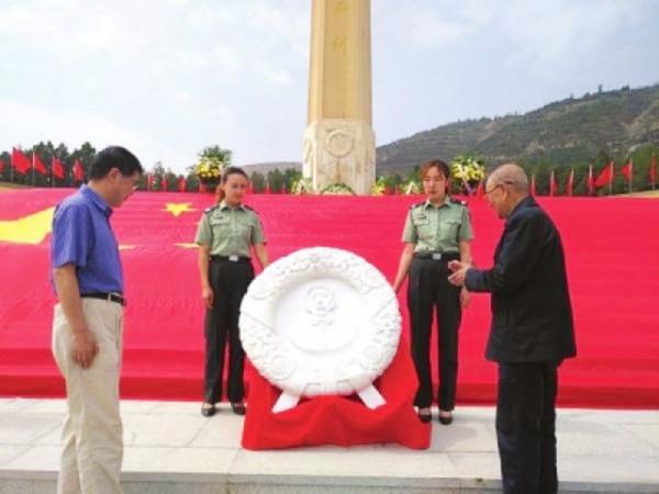 連長壯烈犧牲,建國後副連長成軍區副司令,親自為連長正名 連長壯烈犧牲,建國後副連長成軍區副司令,親自為連長正名