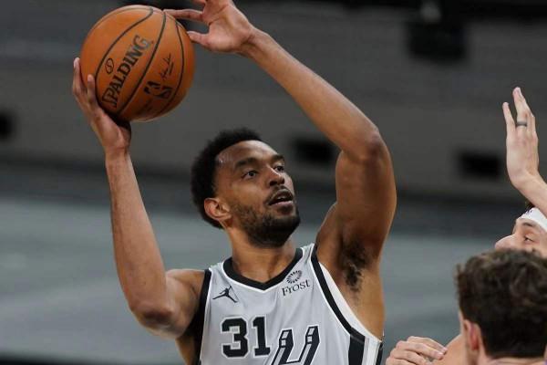 波波維奇真狠，將2輪秀用成奇兵，打湖人大爆發！創造隊史紀錄