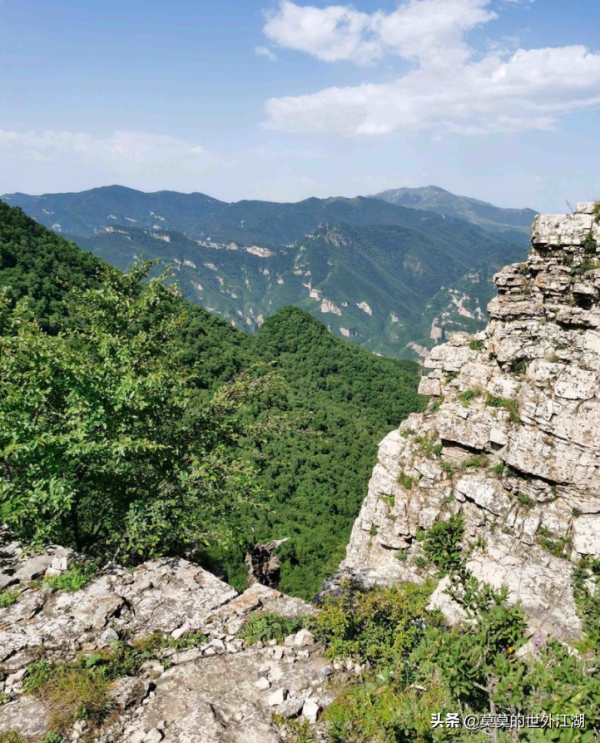 北京門頭溝，隱身在古村落群，卻是高山中經典徒步賞秋的重要驛站