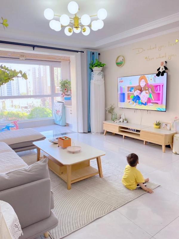 她家106平米，裝修不豪華，卻很乾淨溫馨，滿滿的煙火氣，好舒服