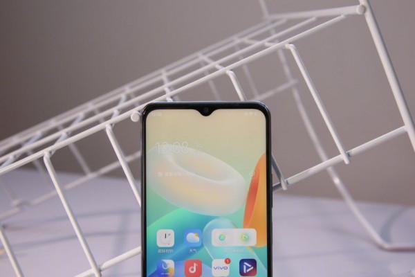 新款VIVO Y76S纖薄時尚手機，1799元的綜合配置簡評