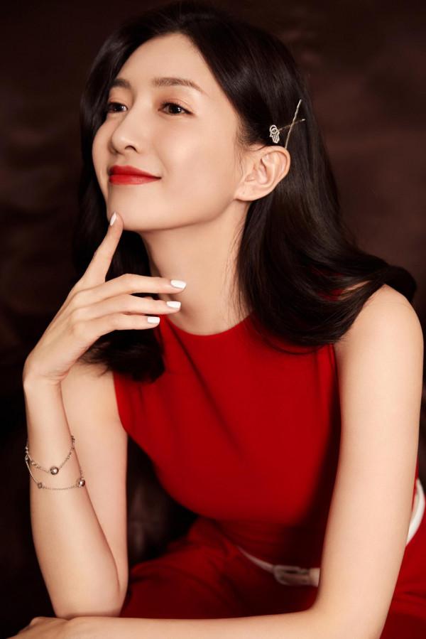 江疏影，氣質優雅，明媚動人