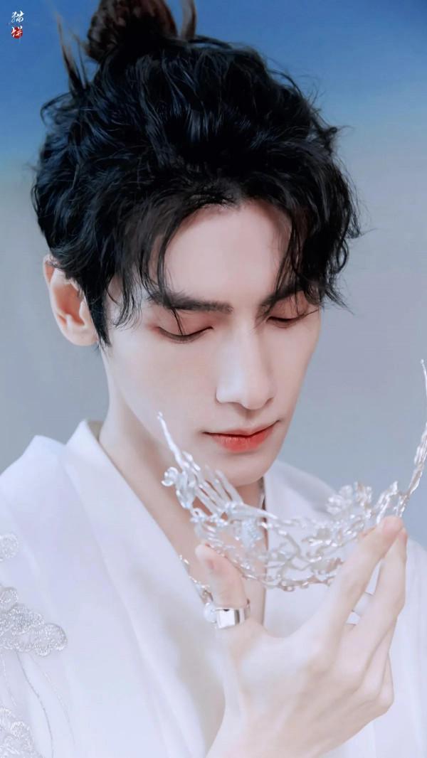 羅雲熙明星桌布：你的眼神在溫柔些，月亮會融化，我也會