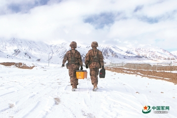 再見老兵!軍營最後一天:擁抱·淚別·轉身 再見老兵!軍營最後一天:擁抱·淚別·轉身