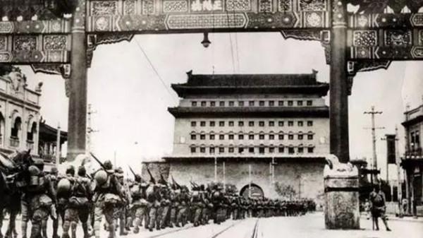 北大專業“六代單傳”,一人請假全院休息,畢業合影只有1名學生 北大專業“六代單傳”,一人請假全院休息,畢業合影只有1名學生