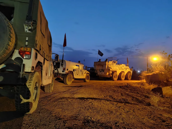 中國第9批赴馬裡維和工兵分隊赴梅納卡執行工程任務