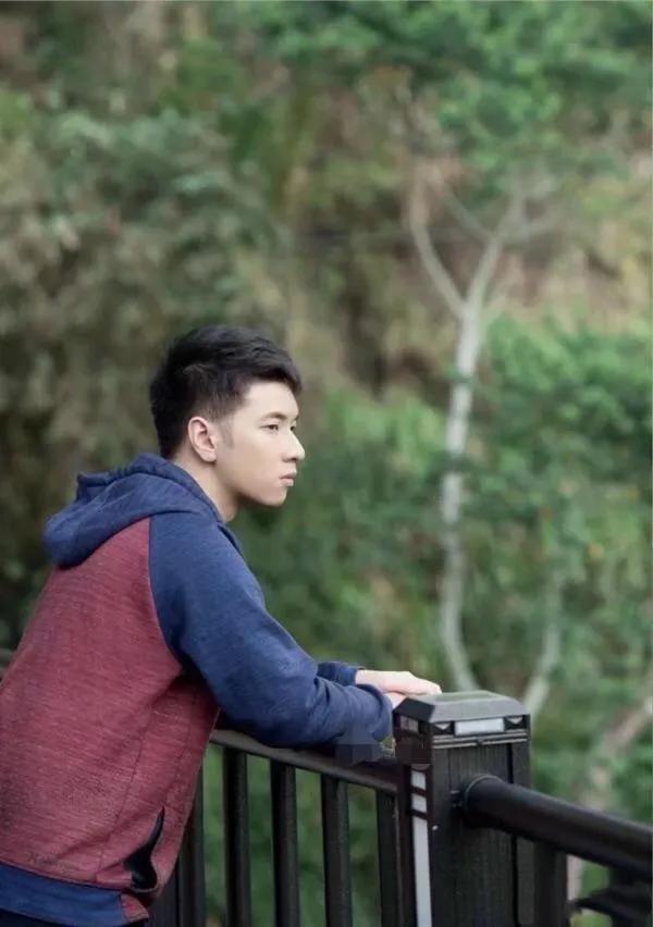 破舊的鄉村破屋