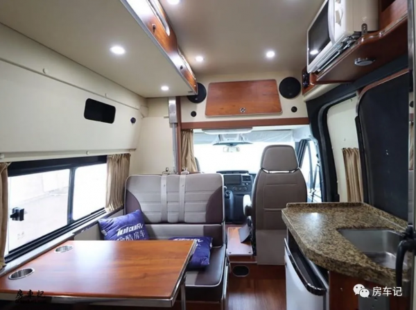木紋和真皮的美妙體驗!專利設計加持!途酷酷旅行版房車 木紋和真皮的美妙體驗!專利設計加持!途酷酷旅行版房車