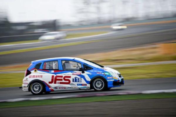 酣戰雨中上賽 CEC上海收官站廠商杯、國家杯第一階段精彩不斷 酣戰雨中上賽 CEC上海收官站廠商杯、國家杯第一階段精彩不斷