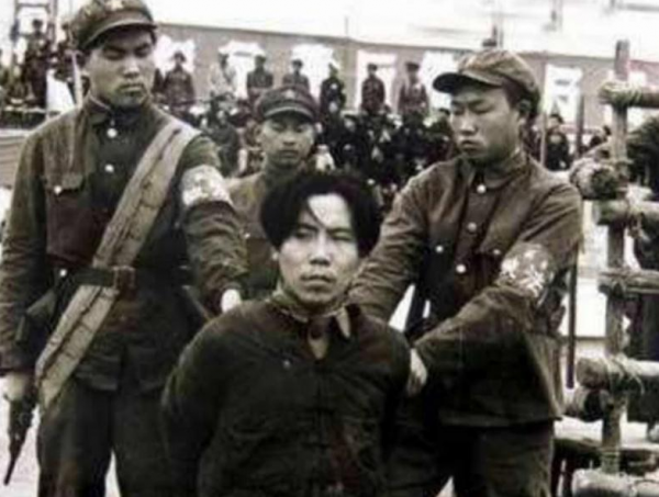 燕子李三的徒弟“賽狸貓”,公安部門精密部署了5年,終將其抓獲 燕子李三的徒弟“賽狸貓”,公安部門精密部署了5年,終將其抓獲