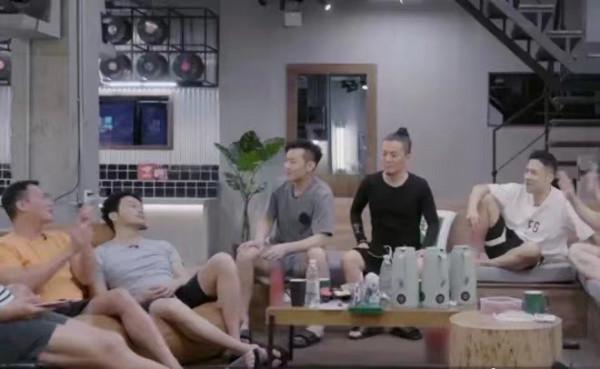 看了《披哥》哥哥們“煉獄式”的自律,我默默吐出了嘴裡的夜宵 看了《披哥》哥哥們“煉獄式”的自律,我默默吐出了嘴裡的夜宵