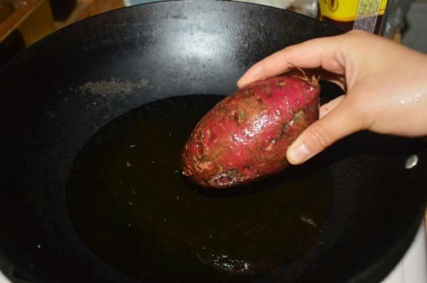 1個紅薯放鍋裡炸一炸，出鍋馬上變成一道快失傳的美食，太香了