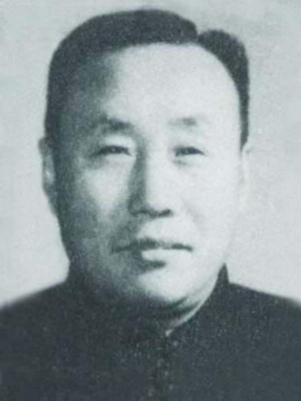 他從日軍手中逃脫，54年毛主席親自接見，說：大智大勇，民族英雄