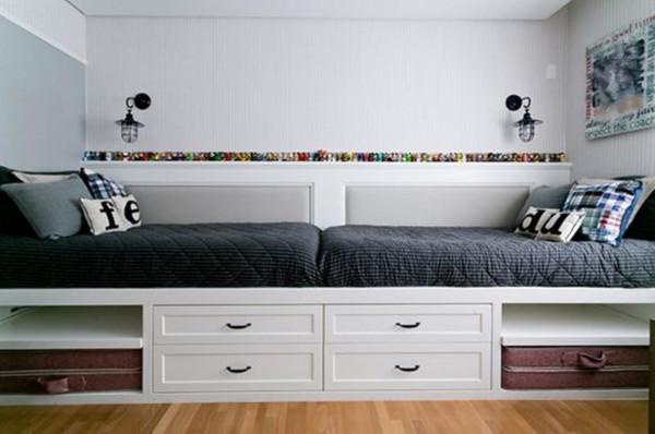 榻榻米做長一點，2頭各是一張床，不用爬上爬下，比高低床方便