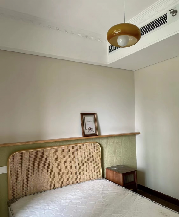 法式簡約混搭中古風，小資的高階空間