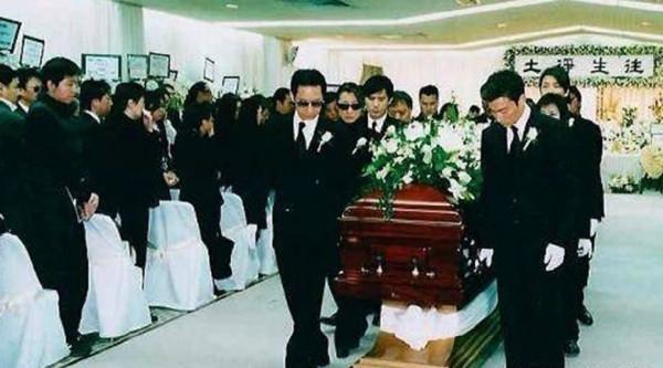 葬禮隆重的明星，每一位離世都令人不捨，最大的78歲，最小的24歲