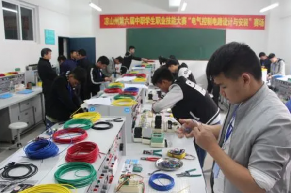 有關部門釋出通知，職校生實習有了新保障，家長的顧慮又少了一重