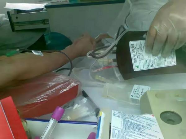 賣血供3個哥哥上學，照顧癱瘓繼父，16歲意外去世，讓人淚奔