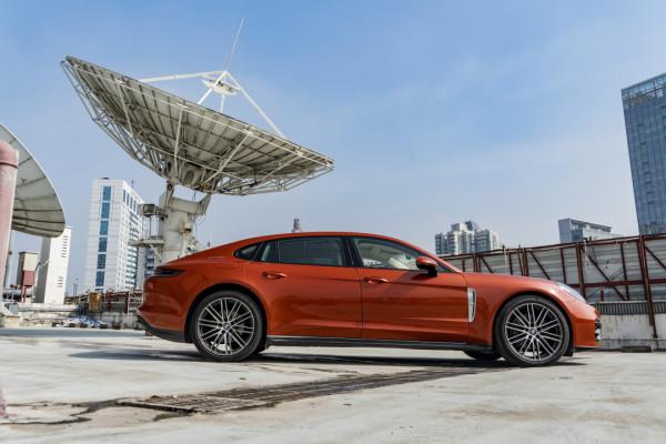 多面D級車！試駕保時捷Panamera行政加長版