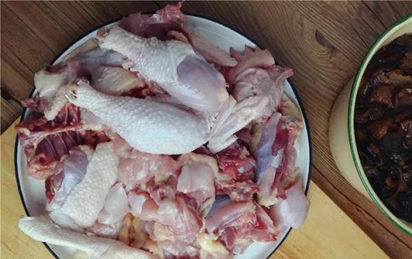 燉雞忌加什麼，怎麼做好吃？牢記2不加3技巧，雞肉不柴，滑嫩彈牙