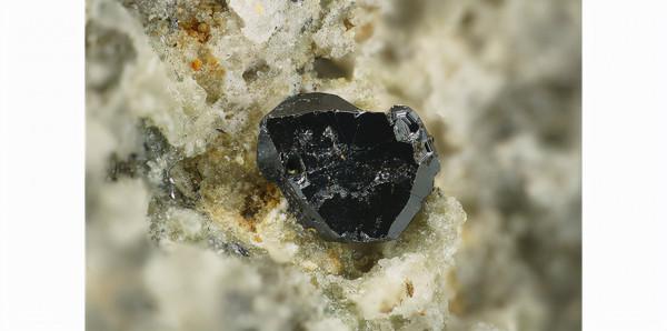 鑽石中發現罕見礦物,科學家:地球表面不可能存在? 鑽石中發現罕見礦物,科學家:地球表面不可能存在?