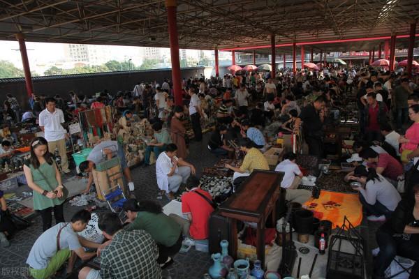 那年那月逛潘家園舊貨市場，瘋狂買老相機和攝影書刊