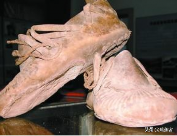 張桂芳：拜訪91人耗資40萬，她花35年為“土匪”父親拿到烈士證明