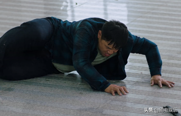 《特戰行動》高偉光、胡冰卿打戲高燃，但劇情失真，模仿痕跡重