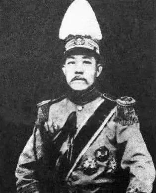 羞辱杜月笙，暴揍黃金榮，收買王亞樵，盧小嘉最後結局如何