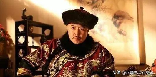 乾隆在路邊算命，算完大笑著離開，剛走出500米卻下令：殺了他