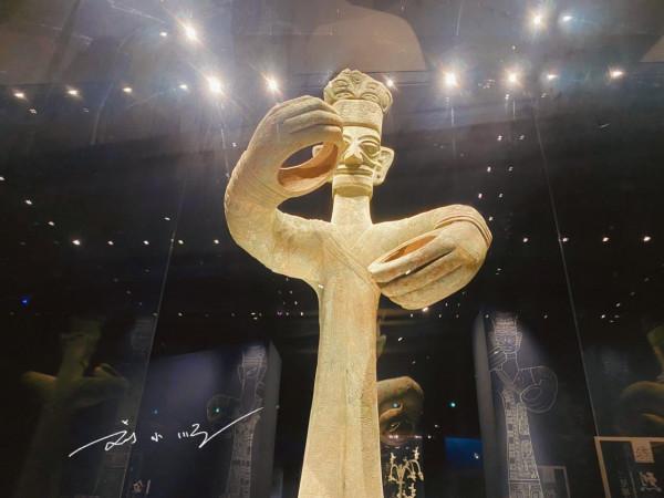 三星堆博物館標誌性文物，被譽為世界銅像之王，仍有許多未解之謎