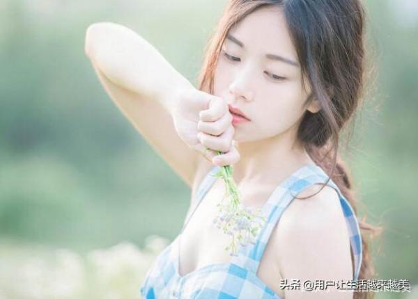 陳妍希一襲露肩長裙仙氣飄飄