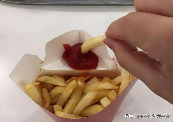 吃肯德基，別把番茄醬擠在餐盤紙上，薯條盒上的小機關，你發現沒