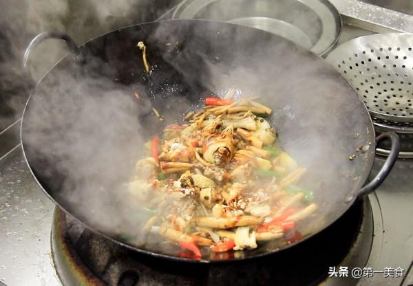 雞肉和茶樹菇這樣一起燉,鮮到骨子裡,廚師長分享地道農家做法 雞肉和茶樹菇這樣一起燉,鮮到骨子裡,廚師長分享地道農家做法