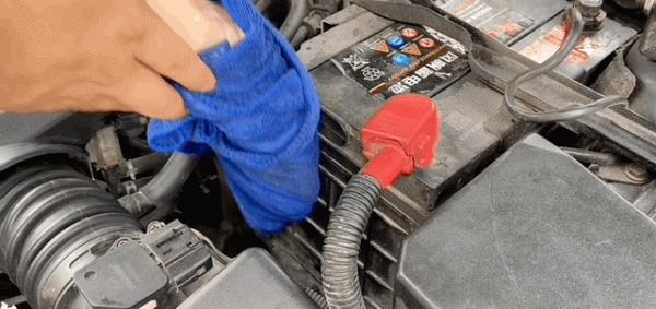 洗車店也洗不掉的汙漬,其實自己在小區就能洗乾淨! 洗車店也洗不掉的汙漬,其實自己在小區就能洗乾淨!