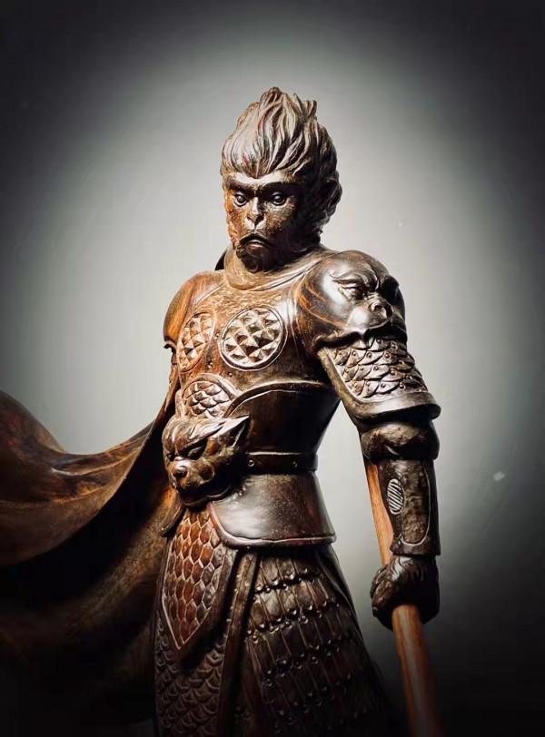 工地上的農民居然是根雕大師，無意挖出來一根木頭，雕刻後太牛了